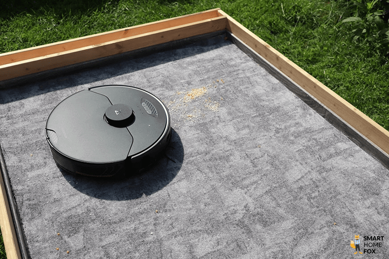 The Roborock S7 MaxV sucks oatmeal on a carpet.